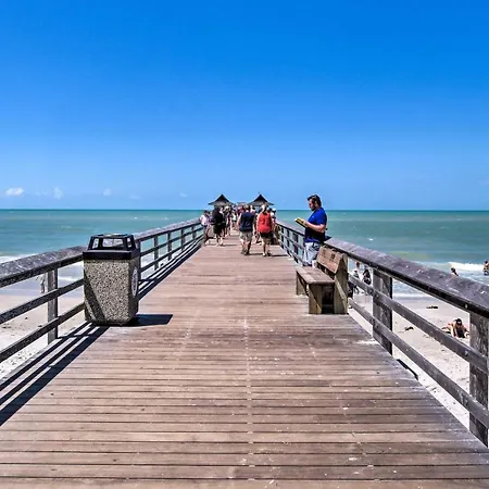 Coastal Downtown Naples Condo - Walk To The Beach! Exterior photo