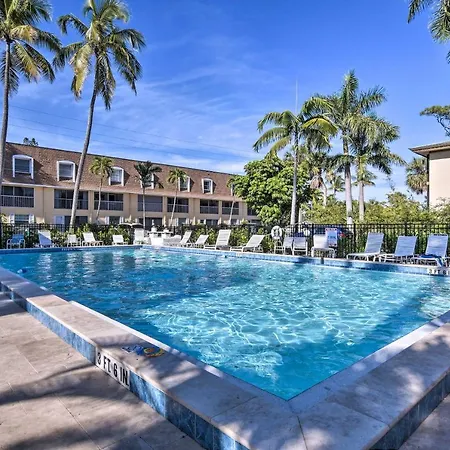 Coastal Downtown Naples Condo - Walk To The Beach! Exterior photo