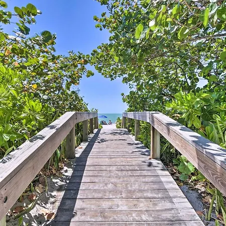 Coastal Downtown Naples Condo - Walk To The Beach! Exterior photo