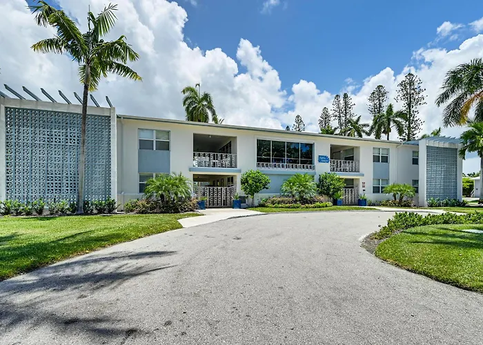 Coastal Downtown Naples Condo - Walk To The Beach!